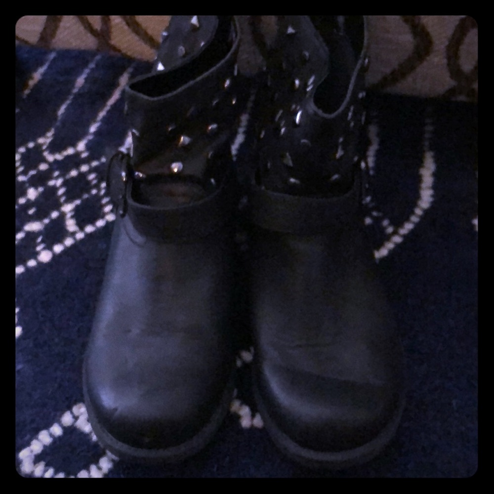 DSW Black Boot